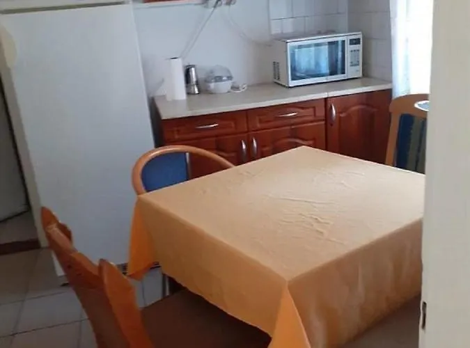 Malomtavi Vendeghaz * Ταπόλκα